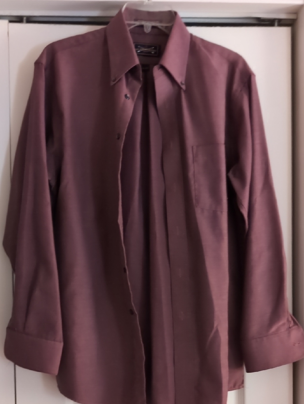 Men's Long-Sleeve Casual Button-Down Shirt in Maroon